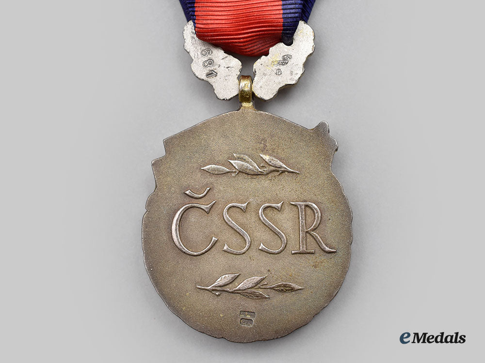 czechoslovakia,_socialist_republic._an_order_of_the_republic_awarded_to_the_czechoslovak_football_team_for_winning_the_uefa_final_european_championship1976_l22_mnc3959_098