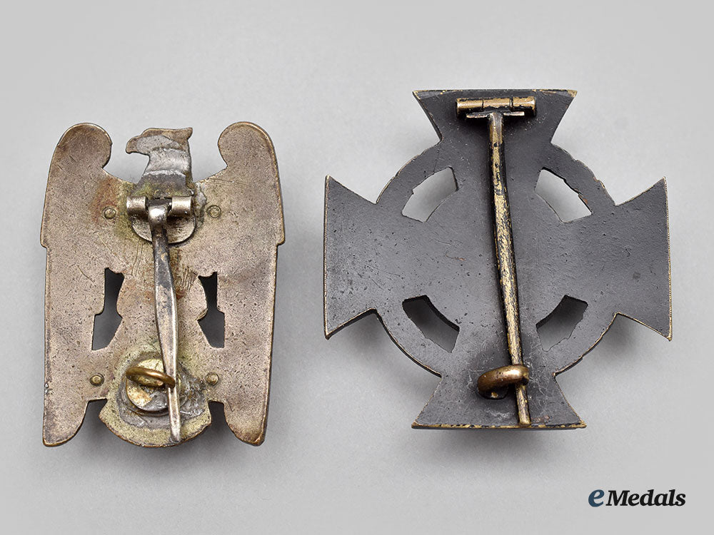 germany,_imperial._a_pair_of_badges_for_first_world_war_and_freikorps_service_l22_mnc4064_131_1_1