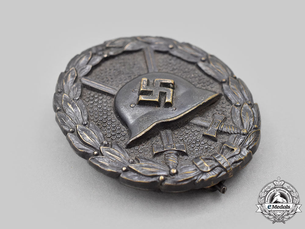 germany,_wehrmacht._a_silver_grade_wound_badge,_first_pattern_l22_mnc4115_006_1