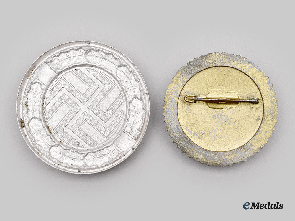 germany,_third_reich._a_pair_of_badges_l22_mnc4486_432_1_1_1