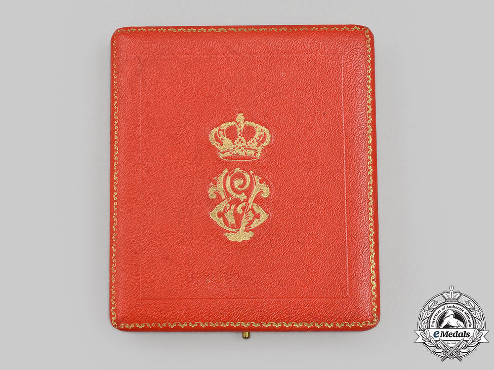 italy,_kingdom._an_order_of_the_crown_of_italy_in_gold,_v_class_knight_l22_mnc4608_186