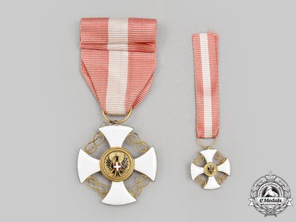 italy,_kingdom._an_order_of_the_crown_of_italy_in_gold,_v_class_knight_l22_mnc4614_181