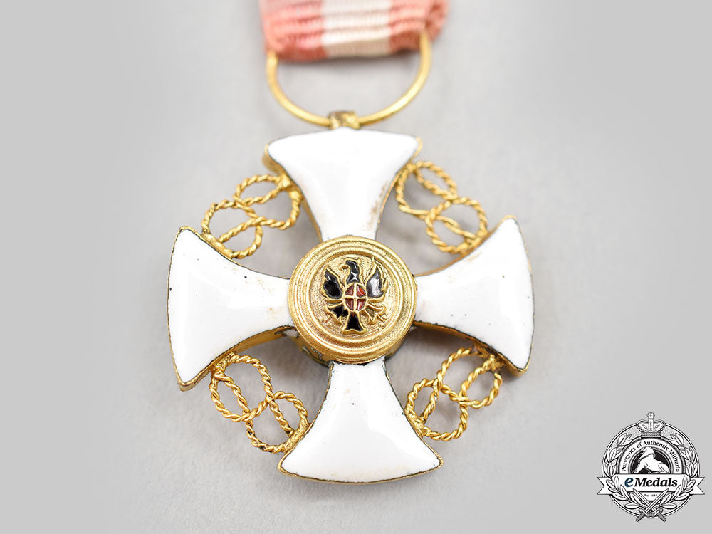 italy,_kingdom._an_order_of_the_crown_of_italy_in_gold,_v_class_knight_l22_mnc4618_184