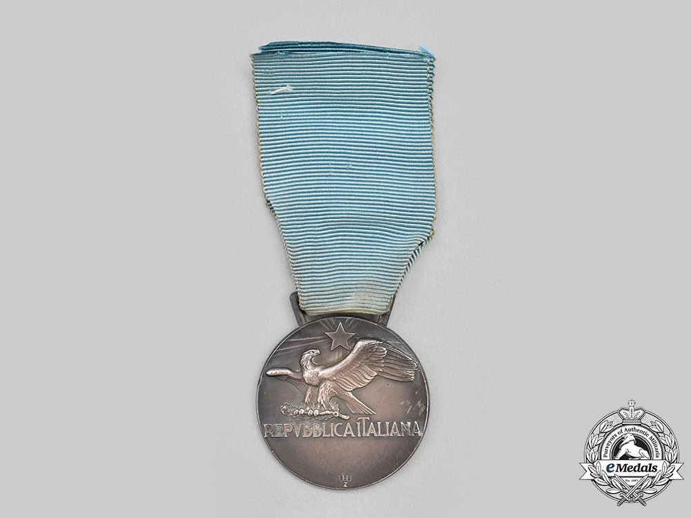 italy,_republic._a_medal_for_military_aeronautical_long_service,_silver_grade_for_fifteen_years'_service_l22_mnc4644_202
