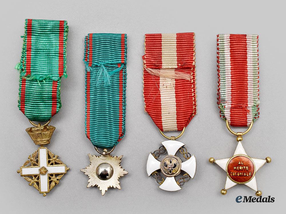 italy,_kingdom._a_lot_of_four_miniature_italian_orders_l22_mnc4834_473_1