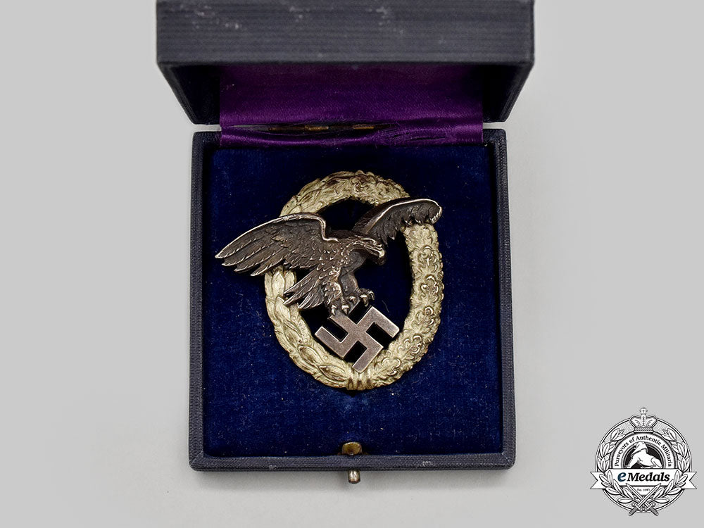 germany,_luftwaffe._an_observer’s_badge,_unit-_attributed_example_with_case,_by_imme&_sohn_l22_mnc4990_436