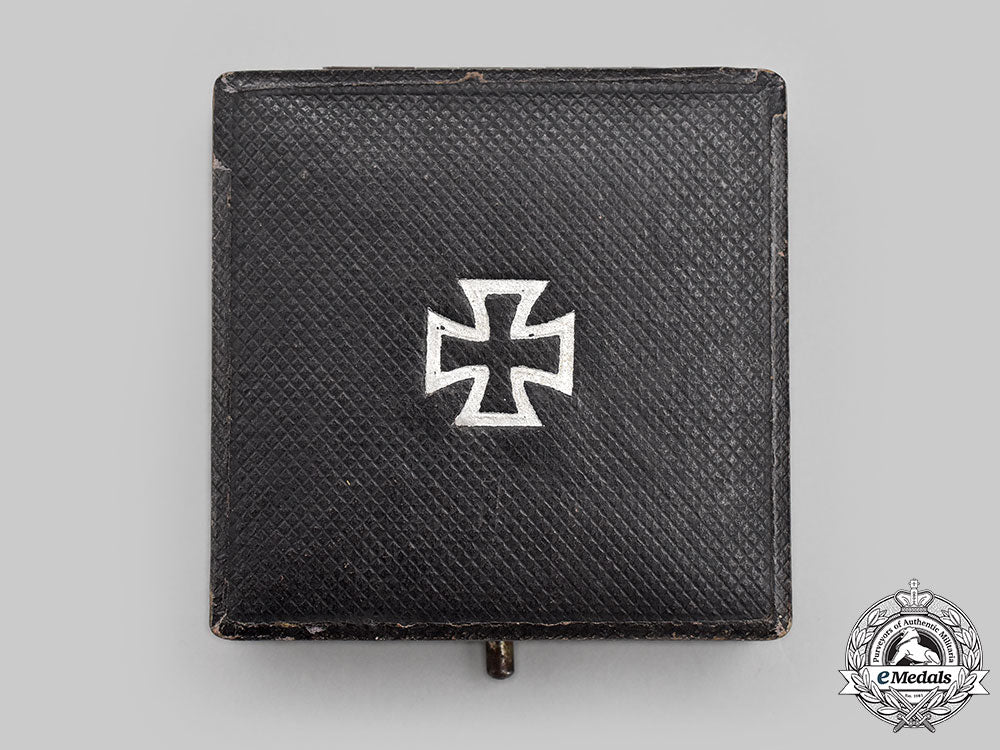 germany,_imperial._a1914_iron_cross_i_class,_with_case,_by_ko_l22_mnc5395_609