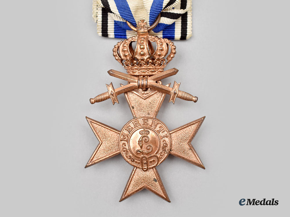 bavaria,_kingdom._an_order_of_military_merit,_iii_class_merit_cross_with_crown,_swords,_and_case_l22_mnc5494_967