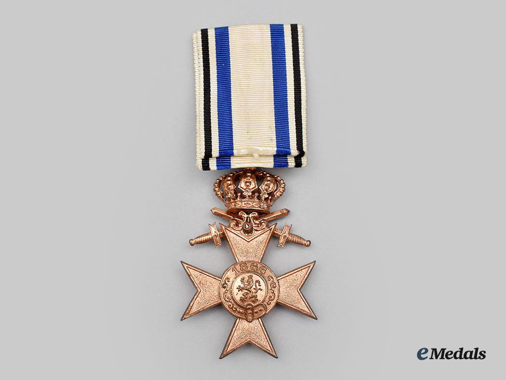 bavaria,_kingdom._an_order_of_military_merit,_iii_class_merit_cross_with_crown,_swords,_and_case_l22_mnc5496_968