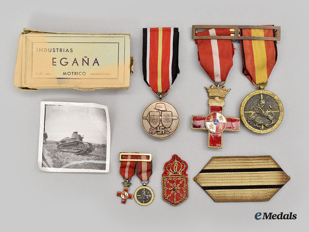 spain,_spanish_state._a_blue_division_medal_group_l22_mnc5643_943