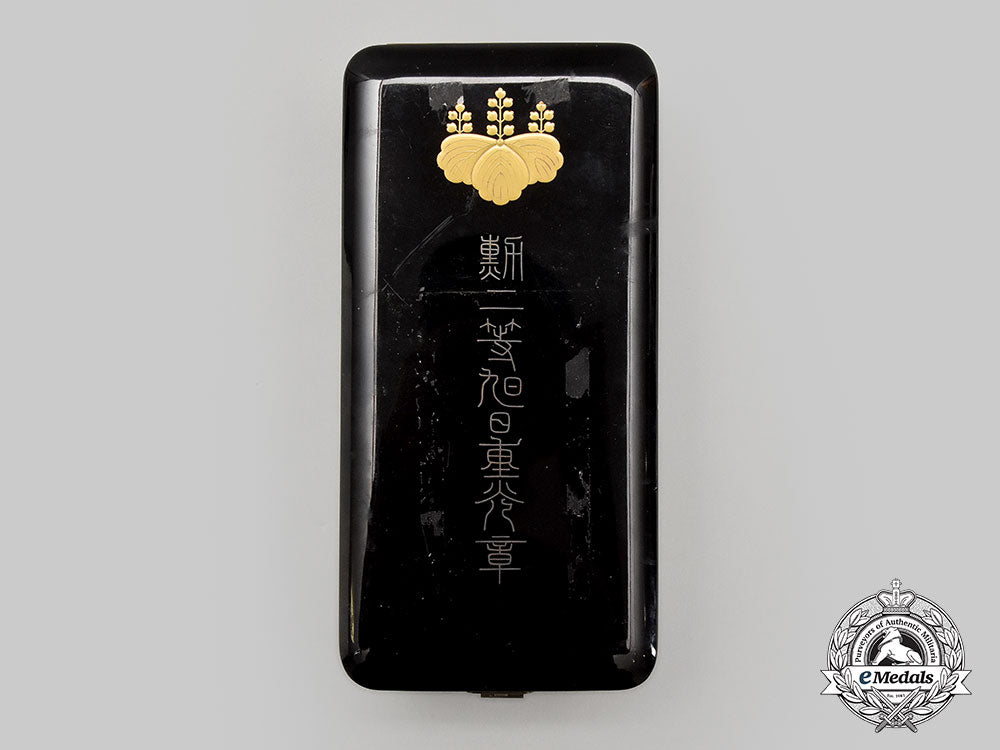 japan,_empire._an_order_of_the_rising_sun,_ii_class,_in_case_l22_mnc5718_999