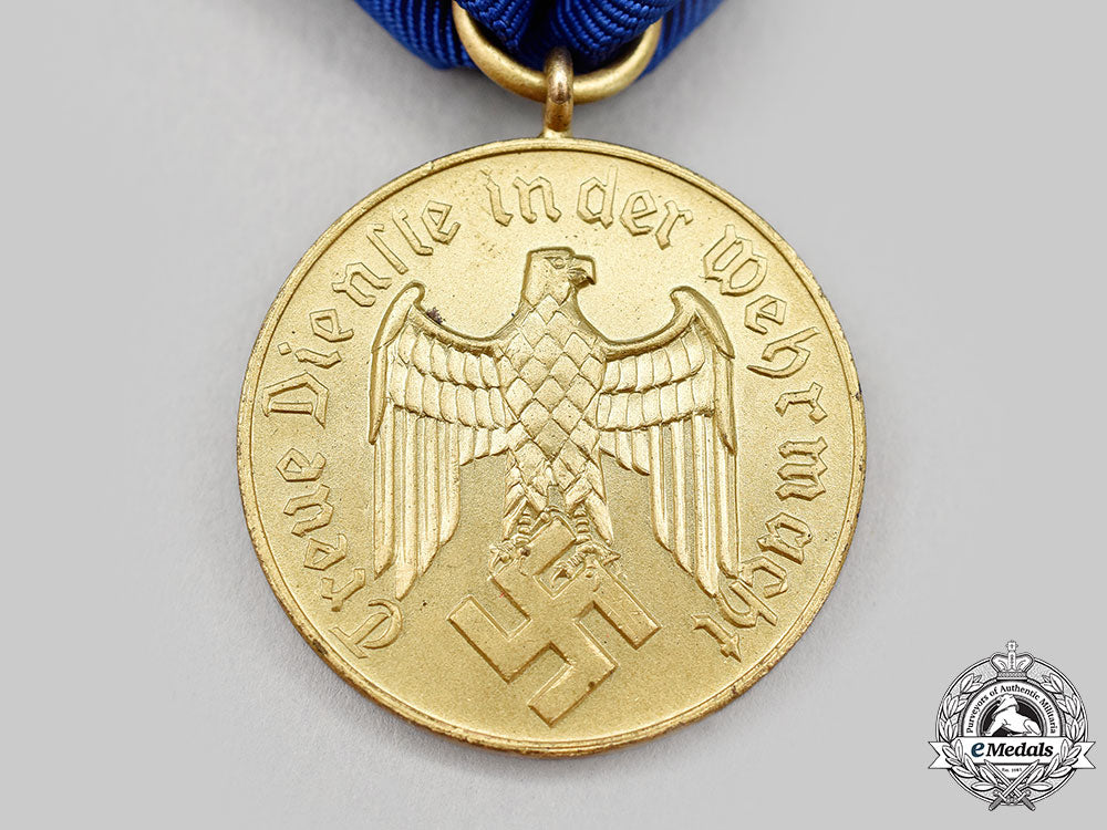 germany,_wehrmacht._a_mint12-_year_long_service_decoration,_luftwaffe_issue_l22_mnc5824_839