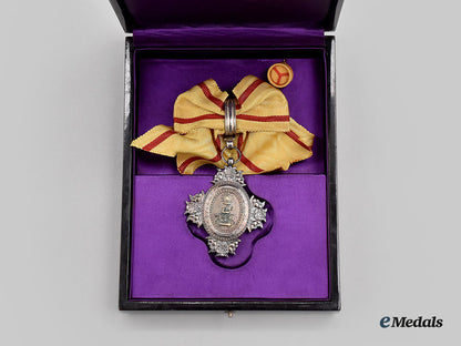 japan,_empire._an_order_of_the_precious_crown,_vii_class_with_case_l22_mnc5899_087_1