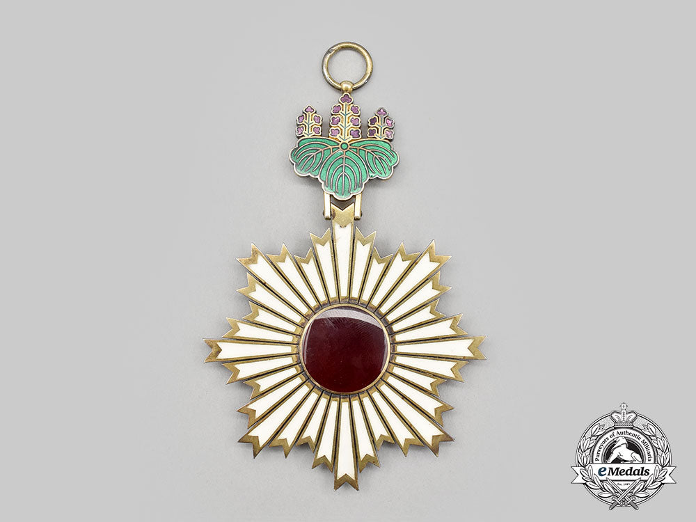 japan,_empire._a_rare_meiji_period_order_of_the_rising_sun,_grand_cordon,_by_hirata,_in_case_and_box,_c.1890_l22_mnc5998_147