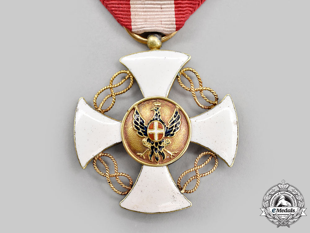 italy,_kingdom._an_order_of_the_crown_of_italy_in_gold,_v_class_knight,_c.1918_l22_mnc6211_088_1