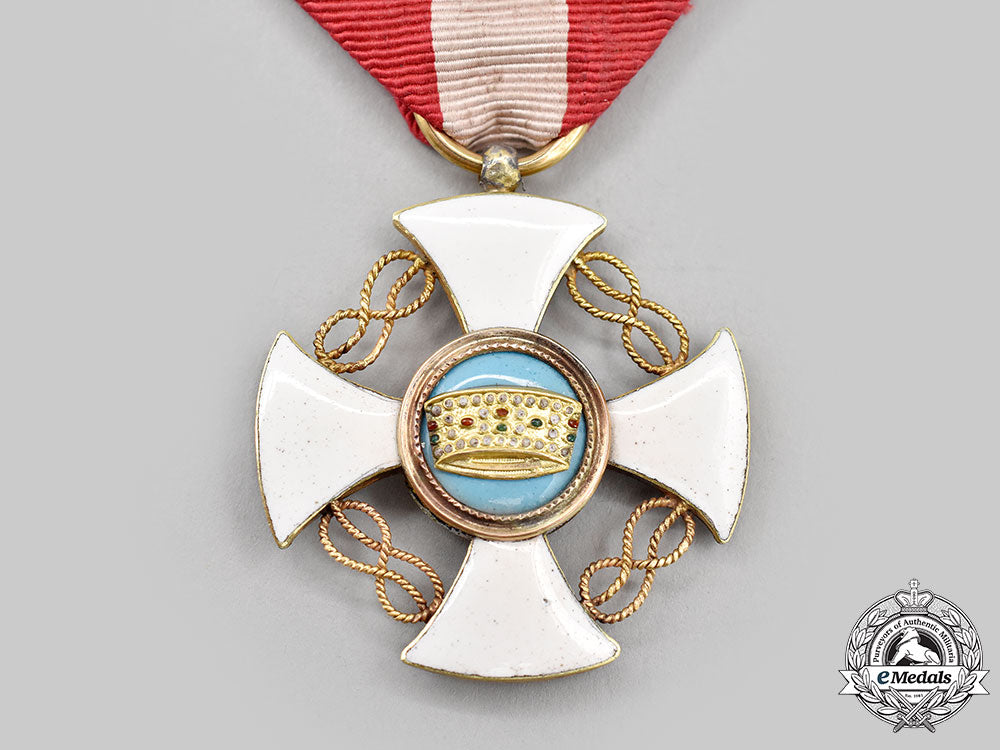 italy,_kingdom._an_order_of_the_crown_of_italy_in_gold,_v_class_knight,_c.1918_l22_mnc6214_089_1