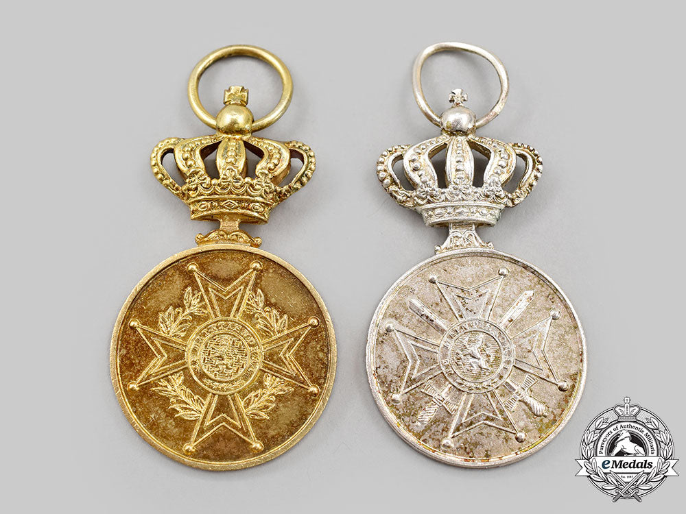 netherlands,_kingdom._order_of_orange-_nassau,_gold_and_silver_grade_medals_l22_mnc6252_105