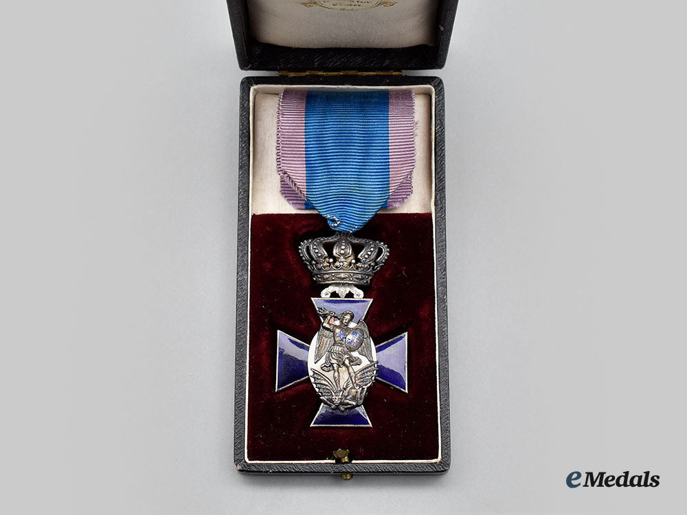 bavaria,_kingdom._an_order_of_st._michael,_iv_class_cross_with_crown_and_case,_by_weiss&_co._l22_mnc6755_108_1