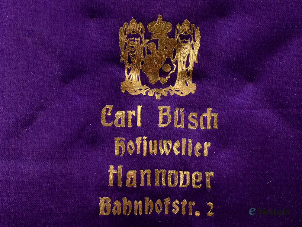 schaumburg-_lippe,_principality._a_rare_princely_house_order,_ii_class_cross_in_gold_with_case,_by_carl_büsch_l22_mnc6813_134_1