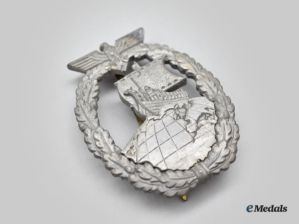 germany,_kriegsmarine._an_auxiliary_cruiser_war_badge,_by_schwerin&_sohn_l22_mnc6908_164_1
