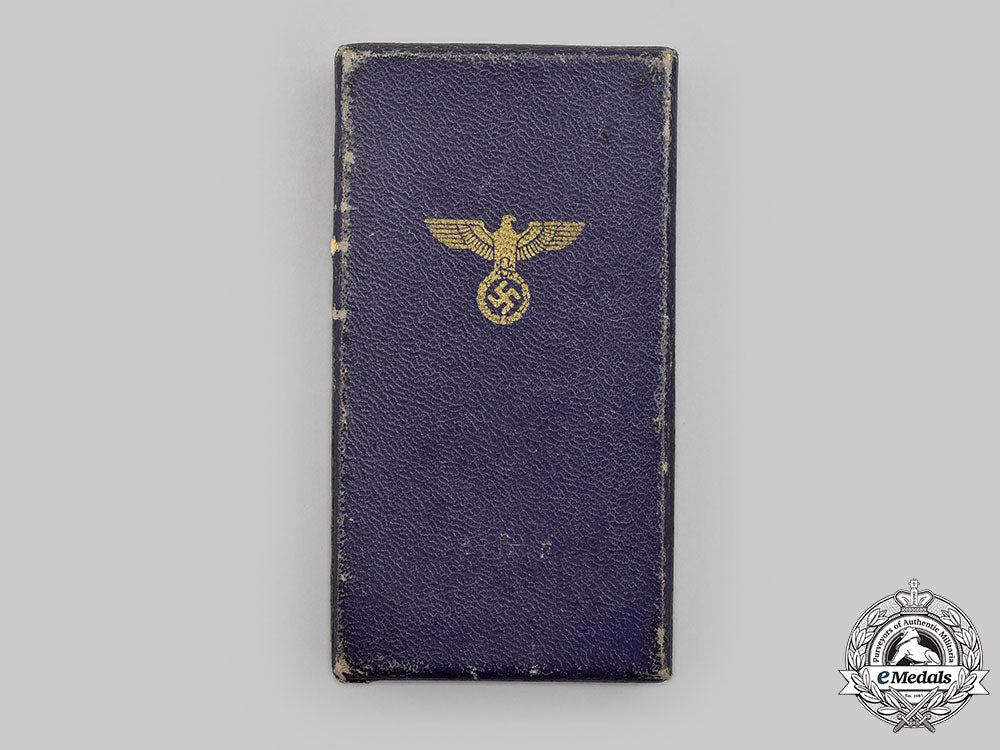 germany,_nsdap._a_long_service_decoration,_ii_class_for15_years,_with_case_l22_mnc7208_491