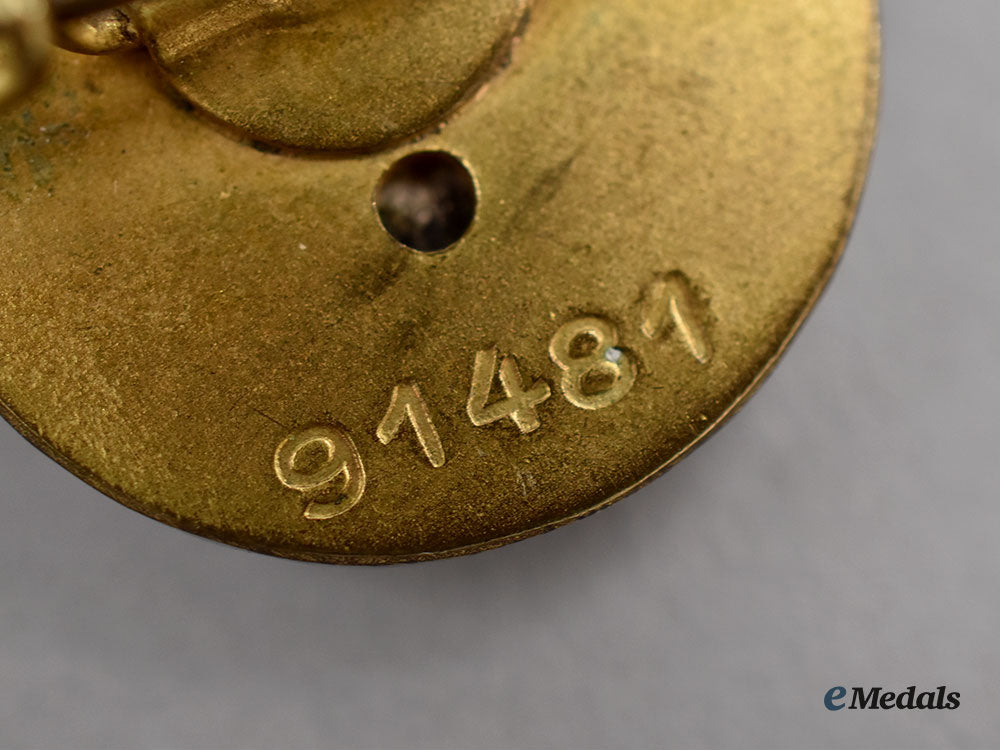 germany,_nsdap._a_golden_party_badge,_small_version,_by_deschler&_sohn_l22_mnc7262_688