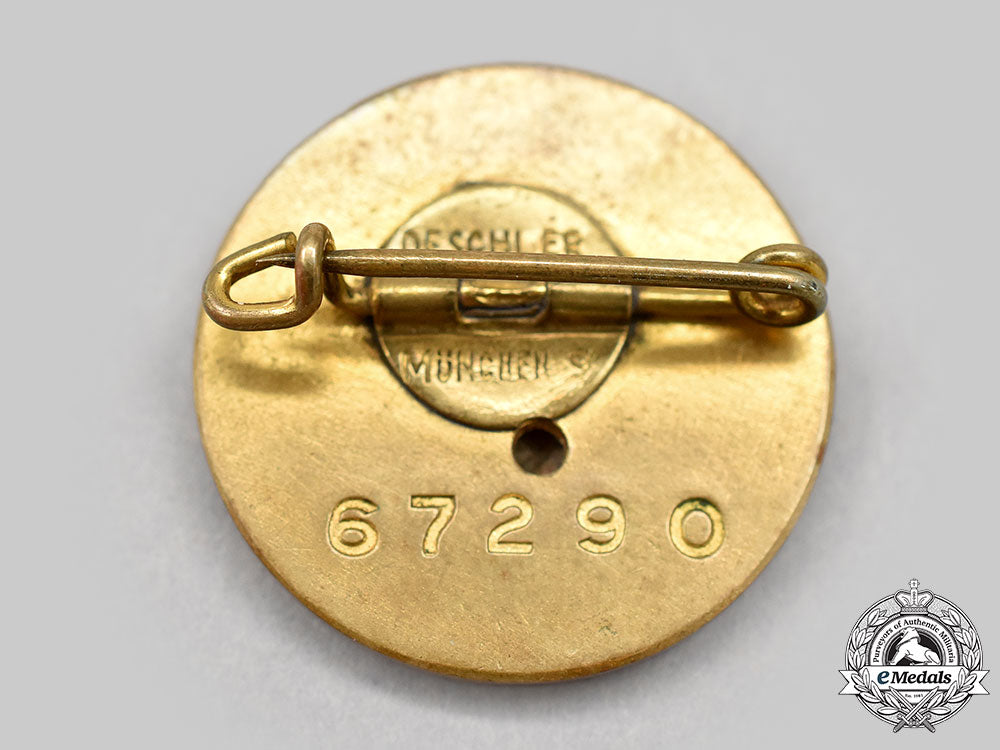 germany,_nsdap._a_golden_party_badge,_small_version_by_deschler&_sohn_l22_mnc7269_519