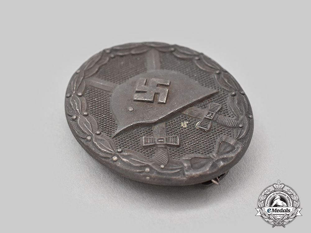 germany,_wehrmacht._a_silver_grade_wound_badge,_with_case,_by_klein&_quenzer_l22_mnc7295_522