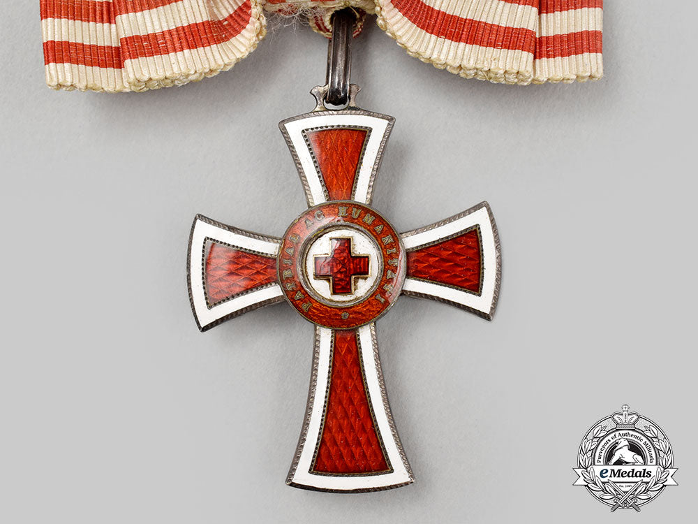 austria,_empire._honour_decoration_of_the_red_cross,_ii_class_cross_for_ladies_l22_mnc7368_900_1