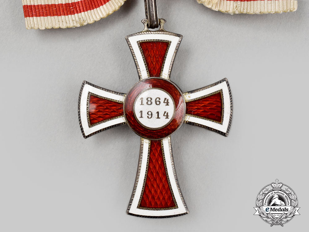 austria,_empire._honour_decoration_of_the_red_cross,_ii_class_cross_for_ladies_l22_mnc7371_901_1