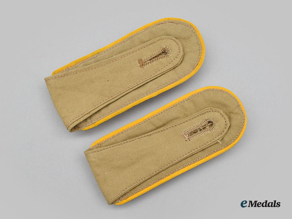 germany,_luftwaffe._a_set_of_enlisted_flight_personnel_tropical_shoulder_straps_l22_mnc7429_304_1_1_1