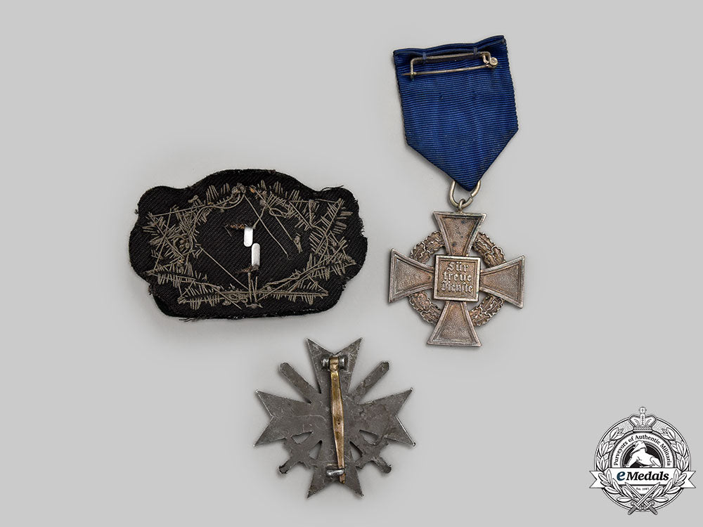 germany,_third_reich._a_mixed_lot_of_decorations_and_insignia_l22_mnc7433_392_1