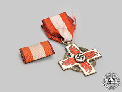 germany,_third_reich._a_fire_brigade_honour_decoration,_ii_class_with_ribbon_bar,_by_glaser&_sohn_l22_mnc7469_411
