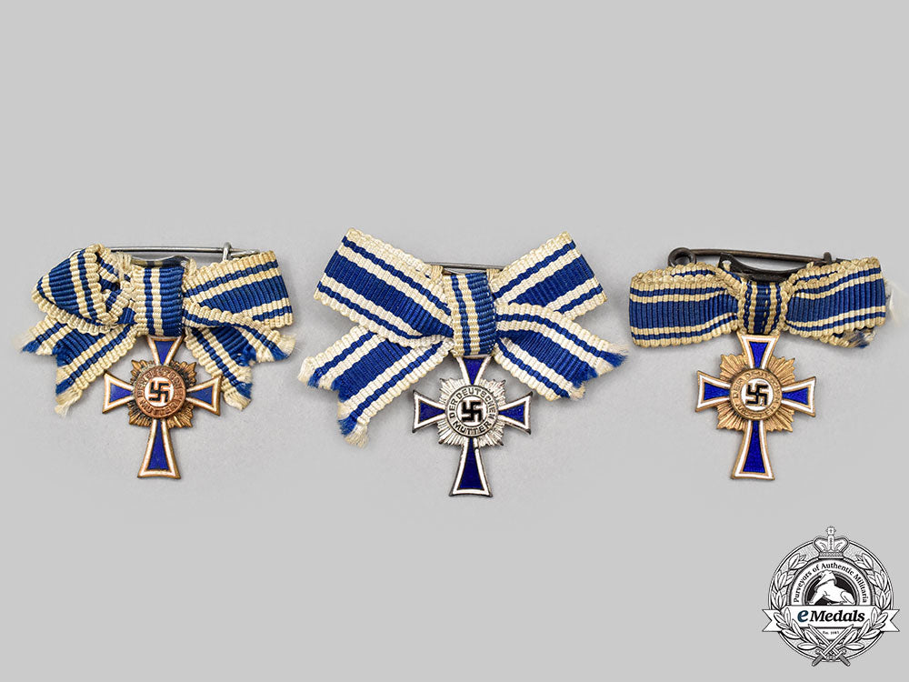 germany,_third_reich._a_lot_of_honour_crosses_of_the_german_mother,_all_grades,_with_miniatures_l22_mnc7481_587