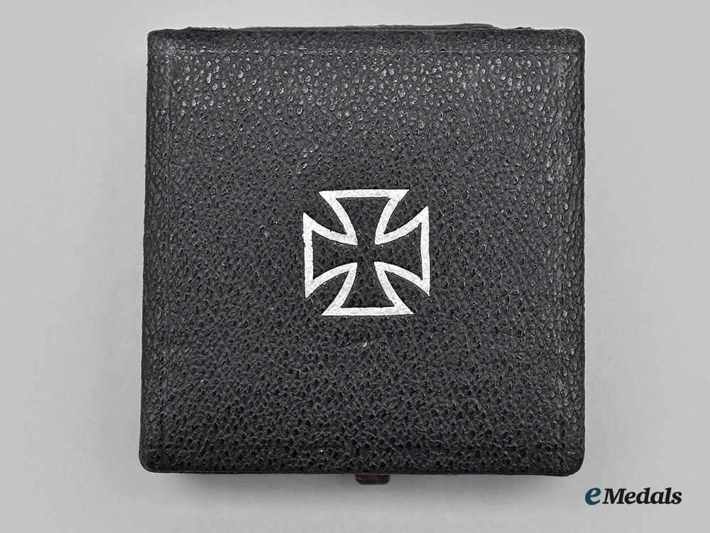 germany,_wehrmacht._a_mint1939_iron_cross_i_class,_with_case,_by_b.h._mayer_l22_mnc7588_357