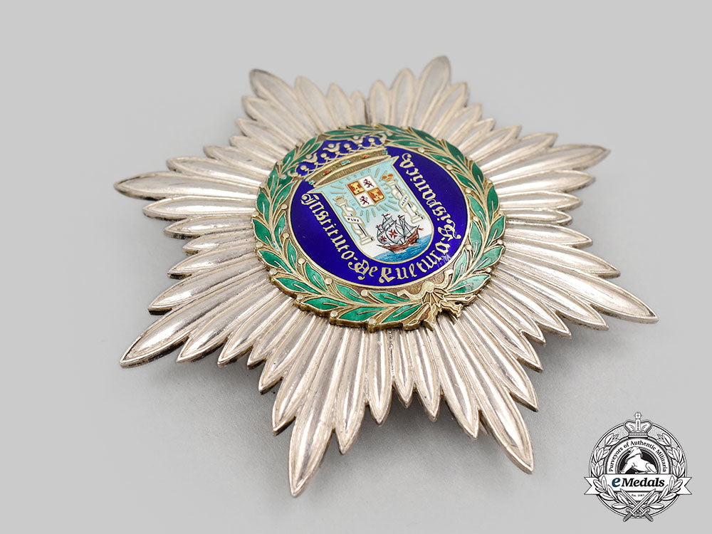 spain,_fascist_state._a_breast_star_of_institute_of_hispanic_culture,_c.1950_l22_mnc7842_590_1_1_1