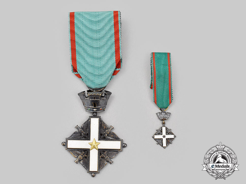 italy,_republic._an_order_of_merit_of_the_italian_republic,_v_class_knight,_fullsize_and_miniature_l22_mnc7882_806_1