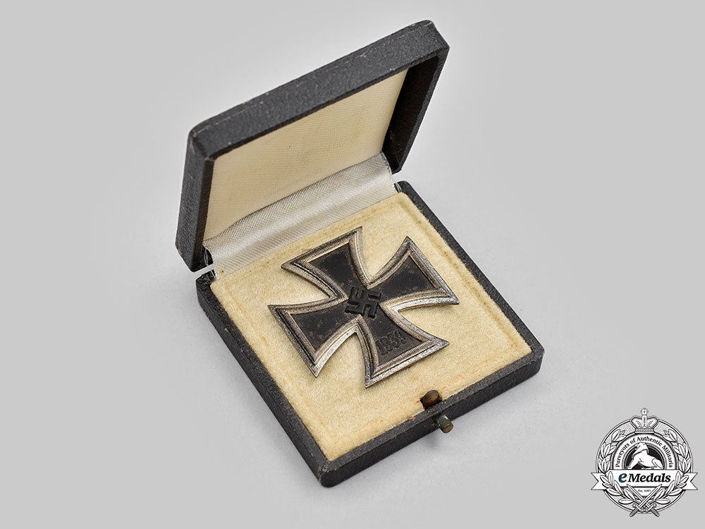 germany,_wehrmacht._a1939_iron_cross_i_class,_with_case,_by_c.f._zimmermann_l22_mnc8039_878_1_1_1