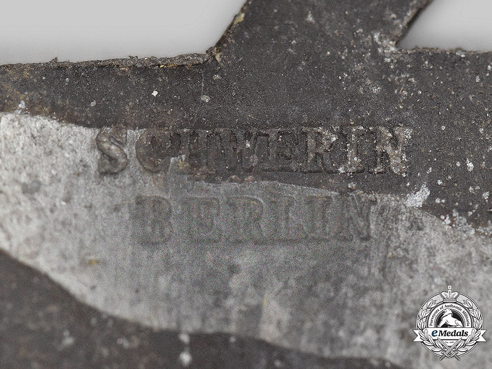 germany,_kriegsmarine._a_coastal_artillery_war_badge,_by_schwerin_l22_mnc8153_659_1_1