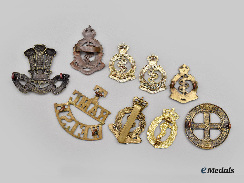 united_kingdom._a_lot_of_nine_army_badges_and_four_slip-_on_shoulder_straps_l22_mnc8349_170_1_1_1