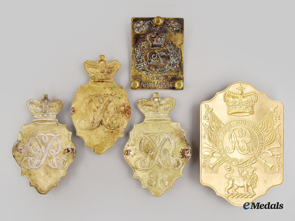 united_kingdom._five_brass_regimental_items_l22_mnc8386_127