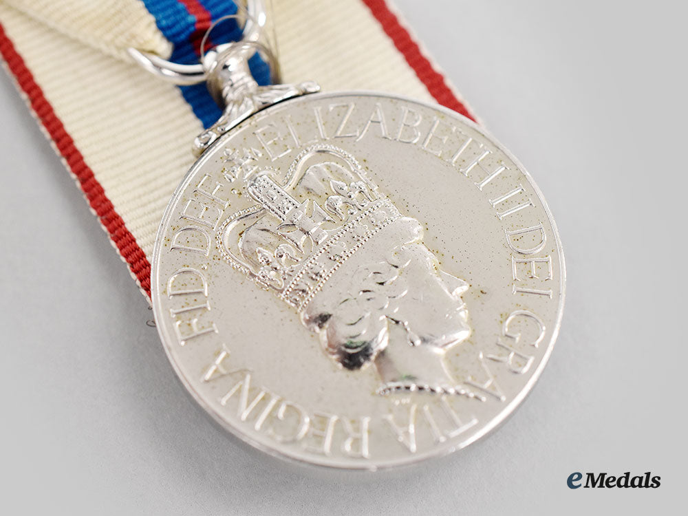 canada,_commonwealth._a_queen_elizabeth_ii_silver_jubilee_medal1952-1977_with_award_document_to_donald_j._heyes_l22_mnc8551_198_1