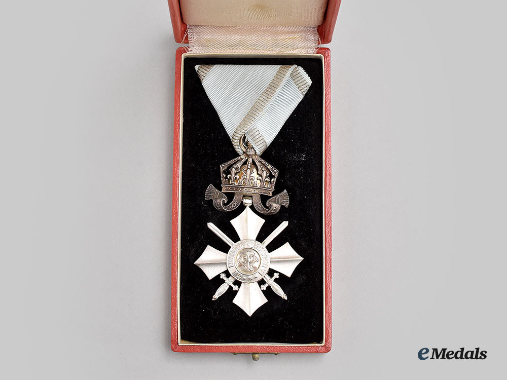 bulgaria,_kingdom._an_order_of_military_merit,_vi_class,_cased_l22_mnc8606_214