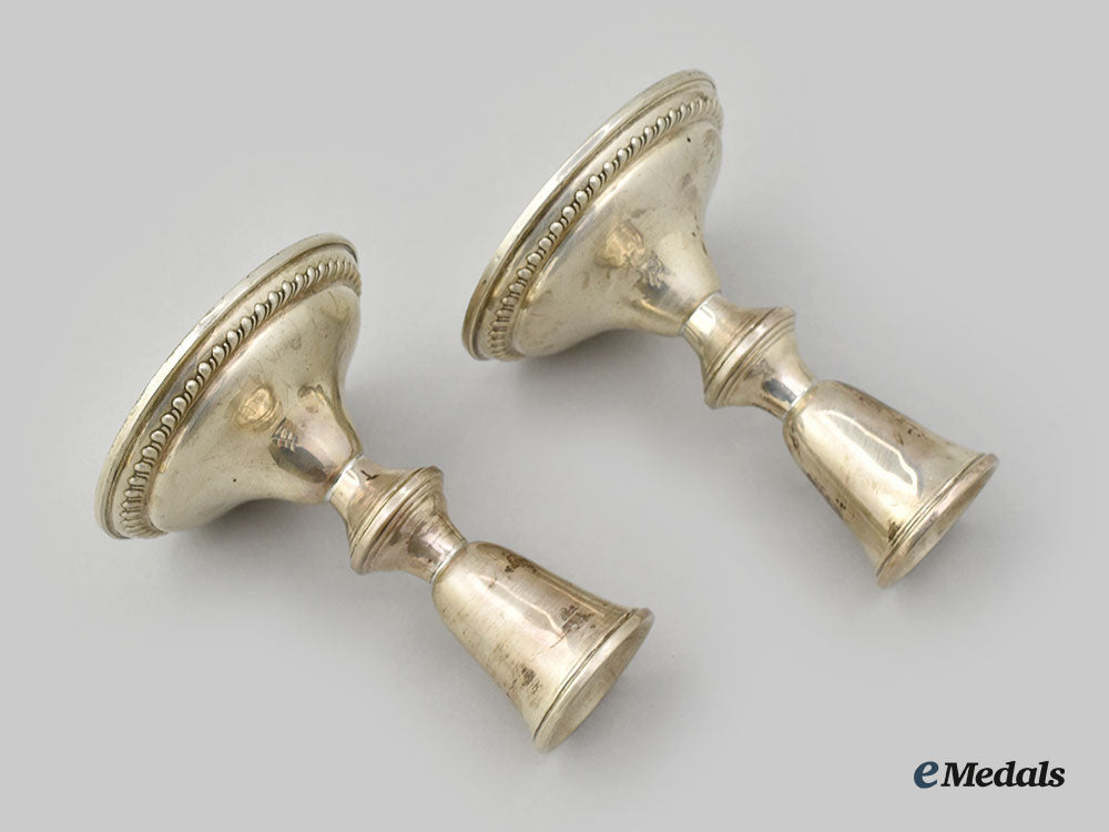 canada,_commonwealth._a_set_of_two_candlestick_holders,_by_birks_l22_mnc8614_083_1