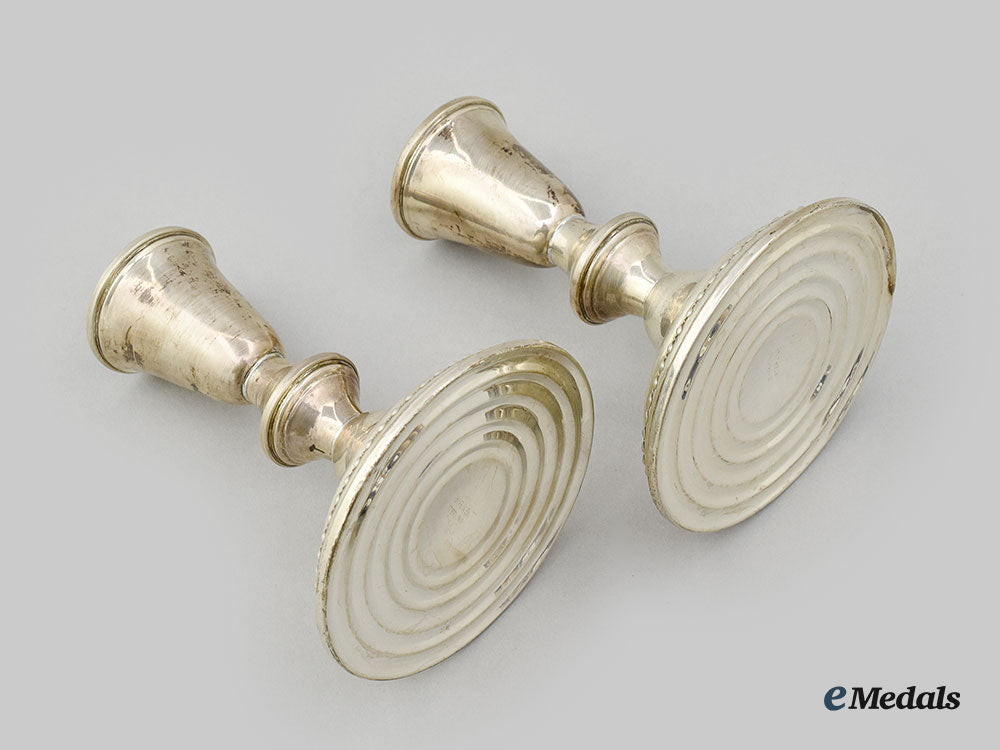 canada,_commonwealth._a_set_of_two_candlestick_holders,_by_birks_l22_mnc8615_084_1