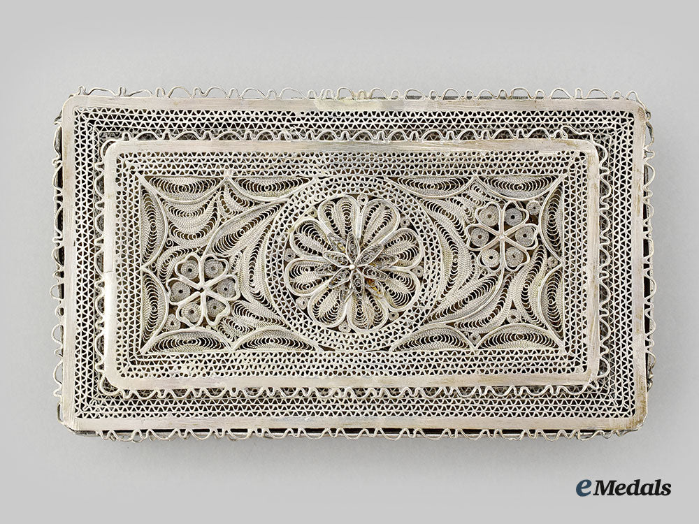 united_kingdom._a_filigree_silver_trinket_box_l22_mnc8674_119_1