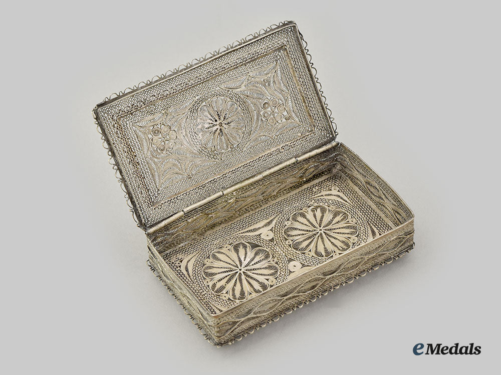 united_kingdom._a_filigree_silver_trinket_box_l22_mnc8679_122_1