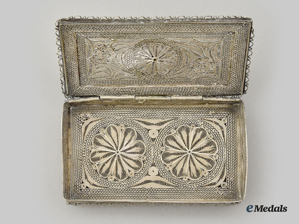 united_kingdom._a_filigree_silver_trinket_box_l22_mnc8681_123_1
