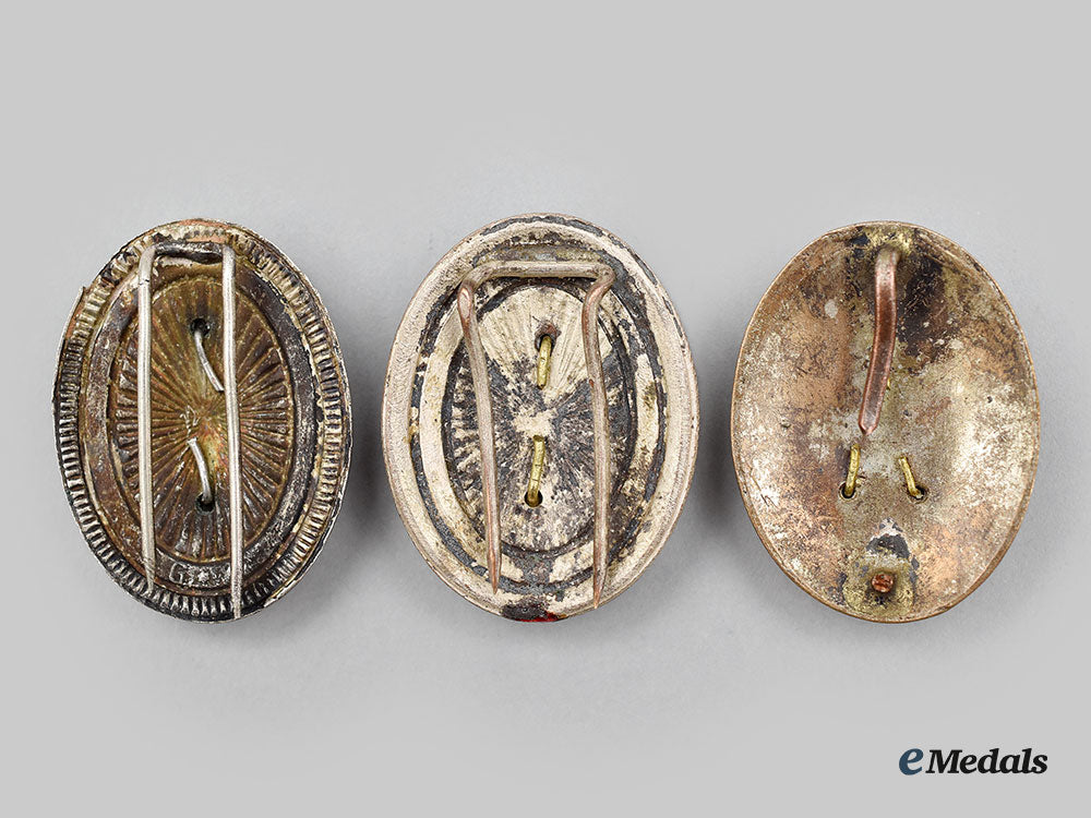 yugoslavia,_kingdom._three_royal_army_officer_cap_badges_l22_mnc8749_896_1