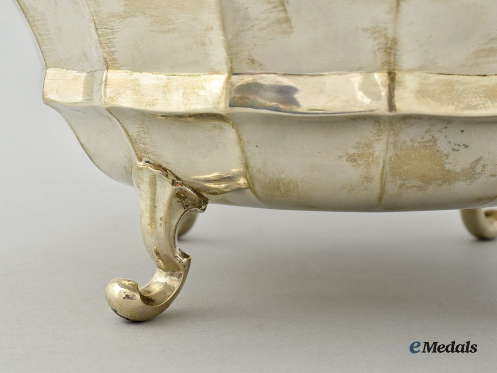 united_kingdom._a_silver_scalloped_edge_fruit_bowl_l22_mnc8783_378_1